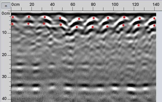 Imagerie radar de la dalle : chaque parabole correspond à une armature détectée